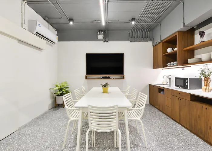 Tiang Capsule Albergue