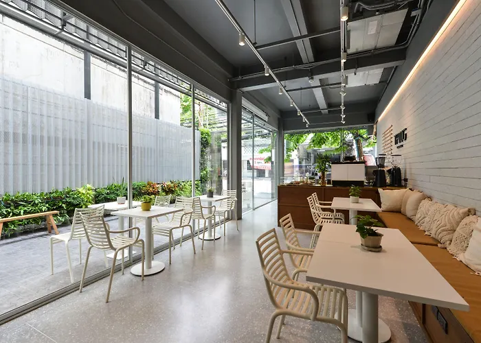 Tiang Capsule Albergue