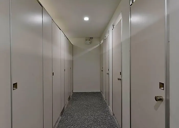 Tiang Capsule Albergue